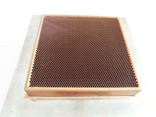 Ventiladores de ar de guia de onda de favo de mel com material absorvente de micro-ondas para aplicações de dispositivos de comunicação e blindagem de sala de ressonância magnética