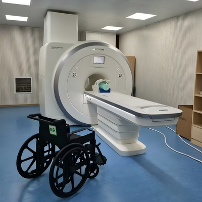Cadeira de rodas não magnética com encosto fixo 460 mm Tamanho do assento e encosto de pé ajustável para salas de ressonância magnética