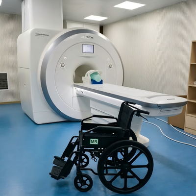 Cadeira de rodas de ressonância magnética pediátrica não magnética dobrável e leve com arnês de cinco pontos para transporte seguro