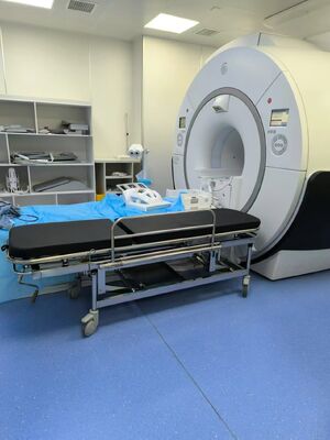 4 Mãos Ergonômicas Estrelas não magnéticas Altura ajustável de 22 a 32 polegadas Perfeito para as necessidades de manipulação do paciente na sala de ressonância magnética