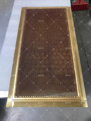Janela de ventilação de 300 mm x 300 mm que proporciona durabilidade e alta resistência mecânica adequada para ambientes industriais adversos